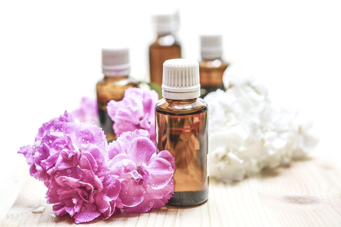 essential oils for skin care - Free spa products and flowers